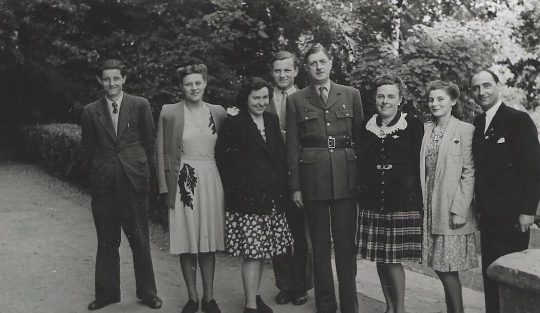 Marthe avec de Gaulle, château Laroque 15 mai 1947